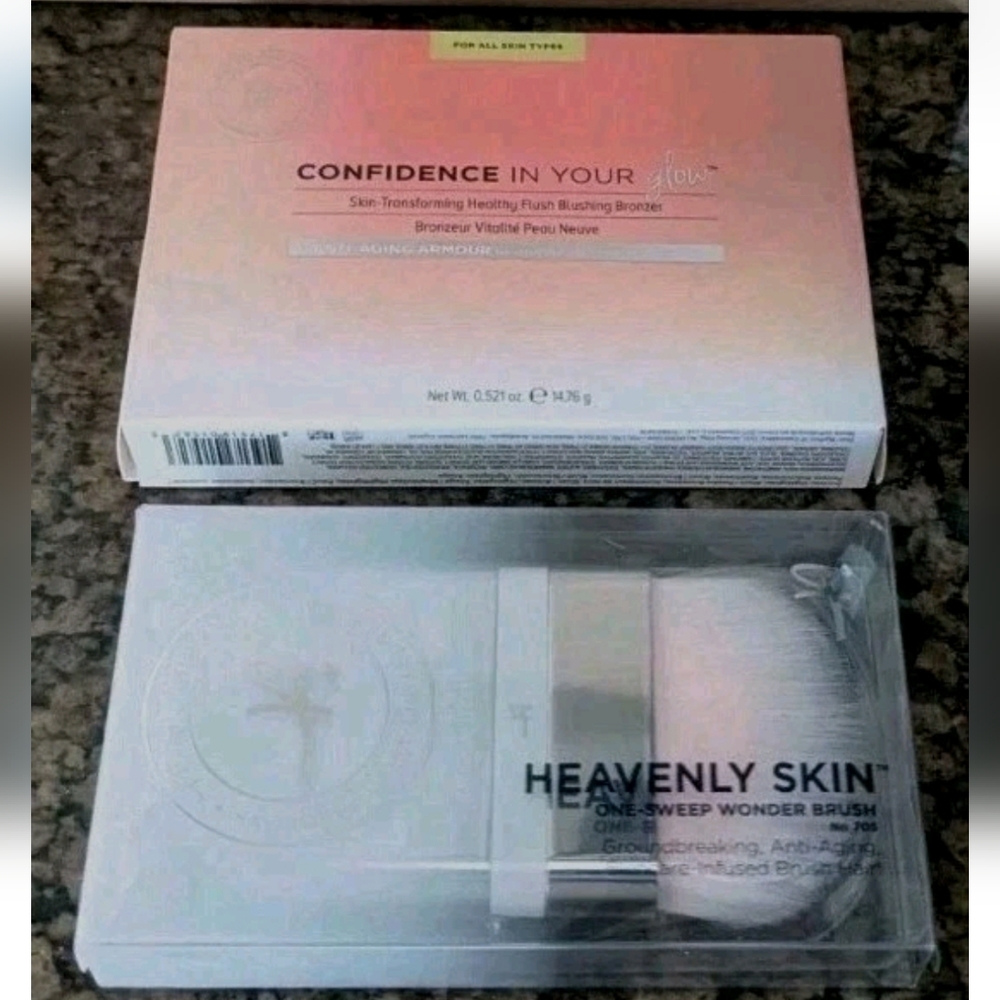 IT COSMETICS Confidence in Your Glow Blush Instant Nude Glow  + One Sweep Wonder